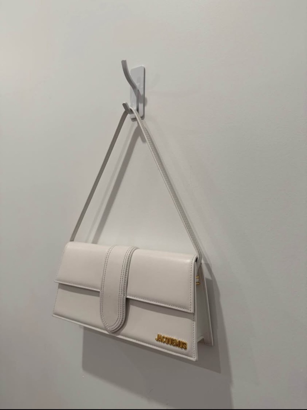 Jacquemus Cream Leather Shoulder Bag with Gold Logo - Picture 2 of 10